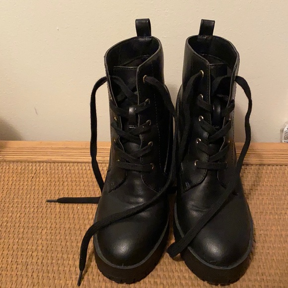 Boots size 6 - Picture 1 of 3